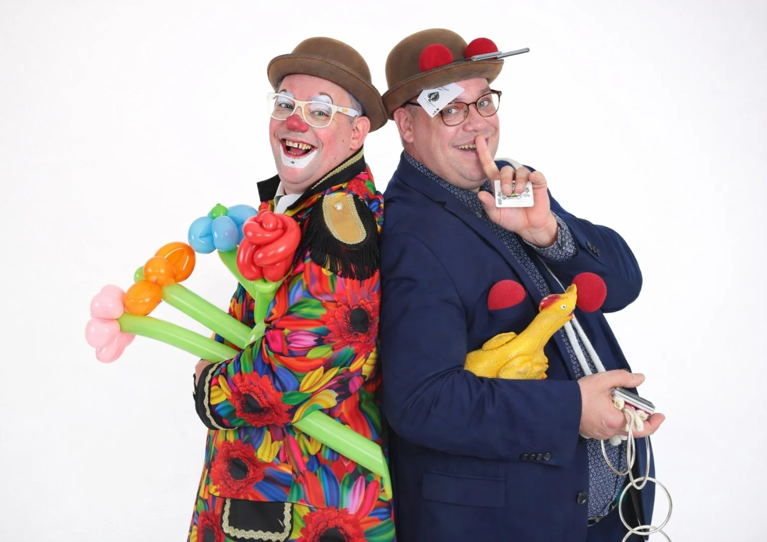Echte studiofoto van Stefan en een clown met ballonfiguren