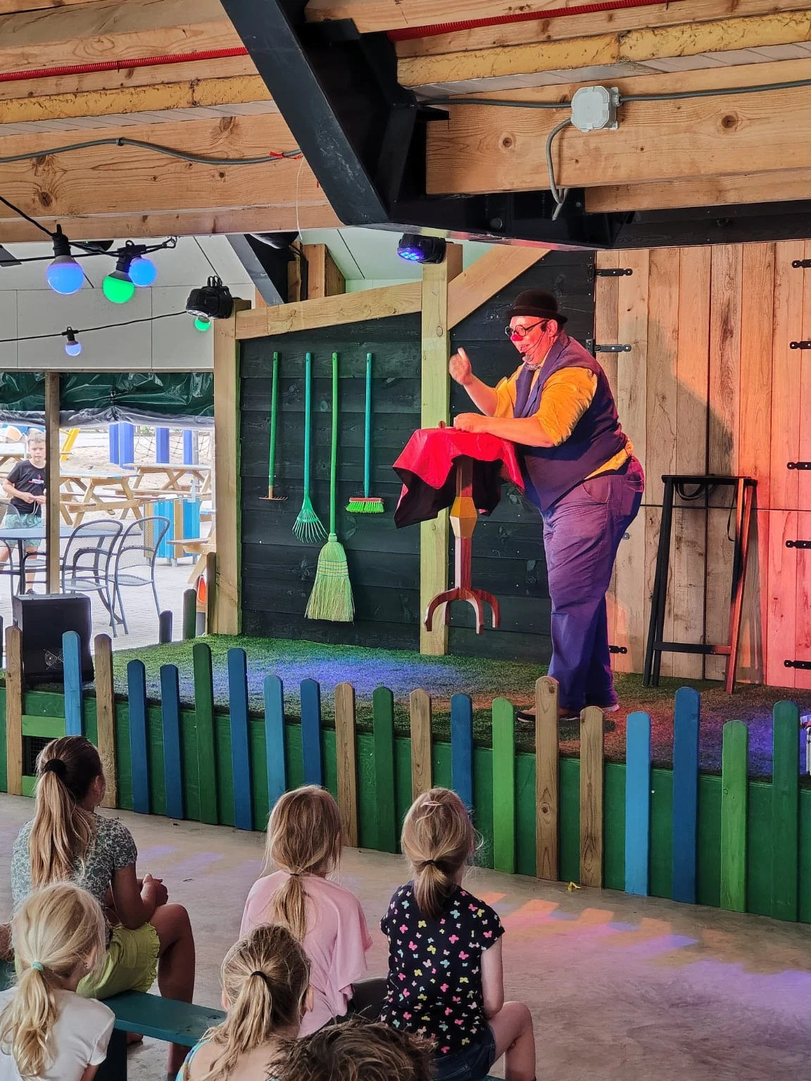 Clown Spekkie tijdens kinderentertainment