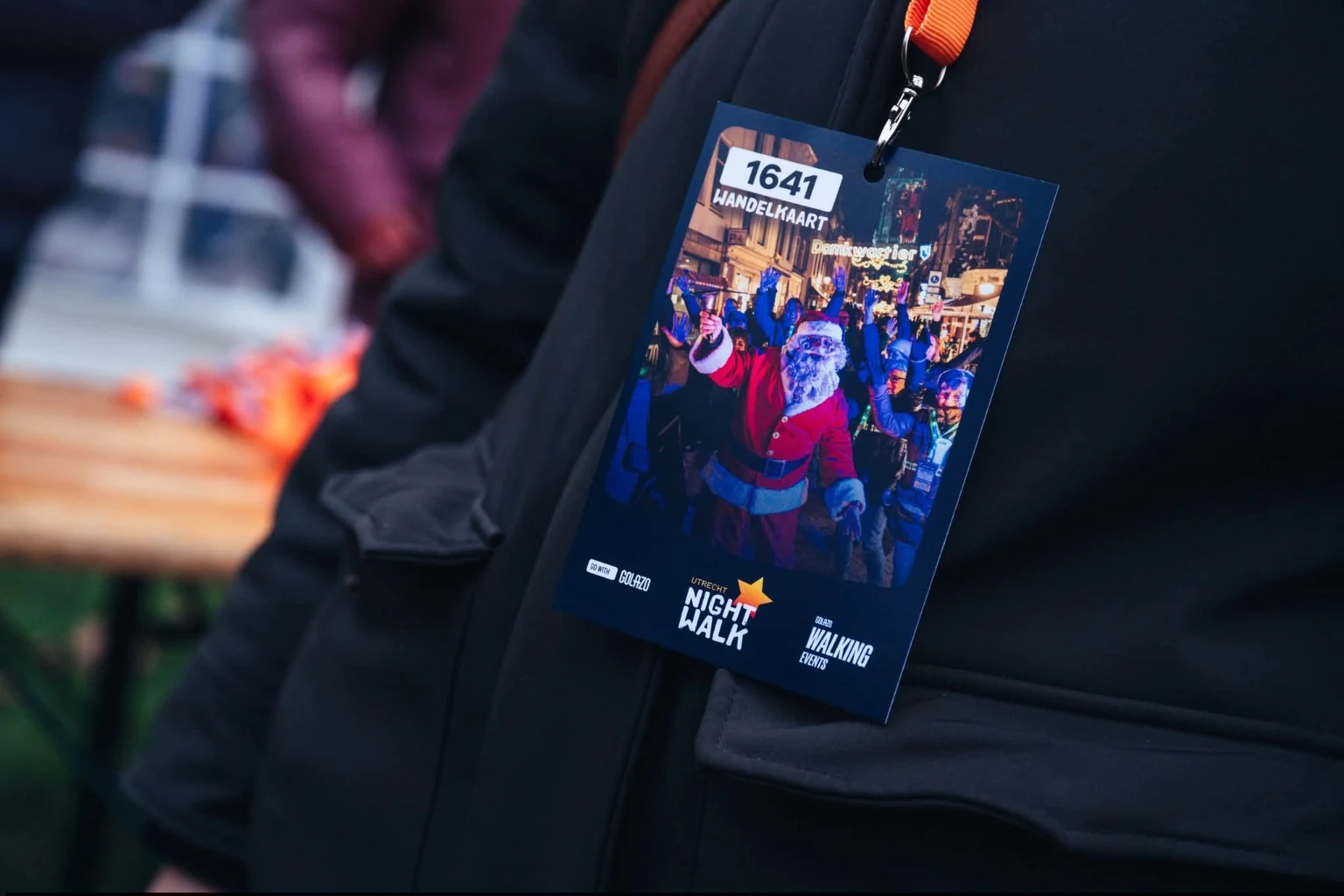 Badge met foto van de kerstman tijdens Utrecht Night Walk